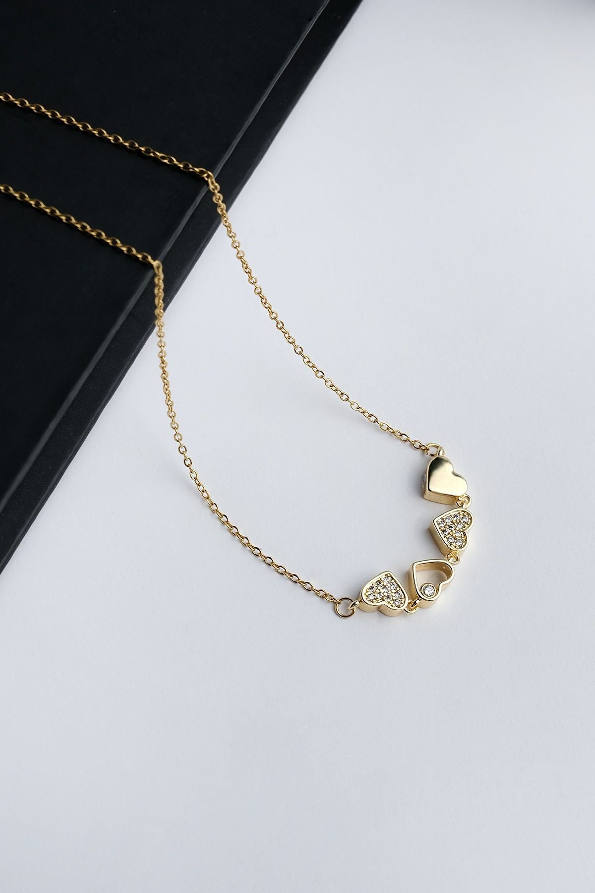 Mıknatıslı İki Farklı Modelde Kullanılabilir Çelik Kolye