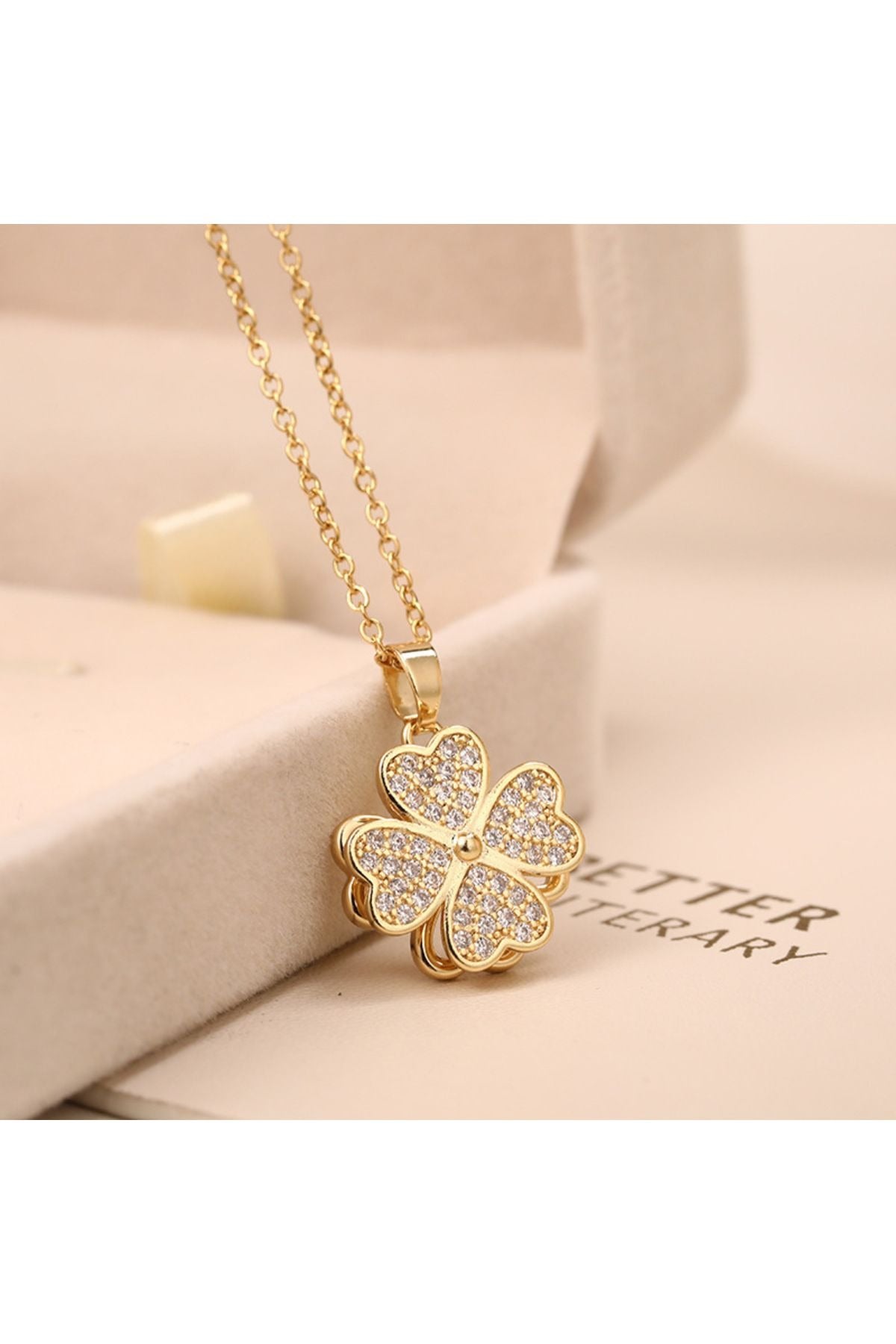 Çelik Yonca Model Kalpli Dönen Kolye